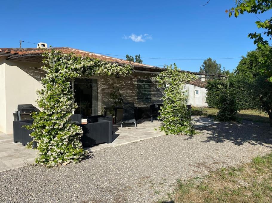 Вилла Maison De Plain Pied Avec Terrain De Petanque Драгиньян Экстерьер фото